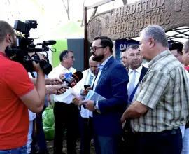 Foto Adrian Chesnoiu (PSD): Dispare oare obiceiul producerii hranei în gospodăria țărănească pentru autoconsum și piața locală?