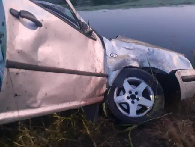 Foto Un tânăr din Vădăstrița, mort într-un accident rutier. A fost scos de scafandri dintr-un contracanal (FOTO)