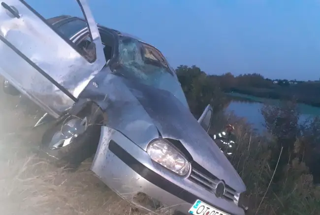 Foto Un tânăr din Vădăstrița, mort într-un accident rutier. A fost scos de scafandri dintr-un contracanal (FOTO)