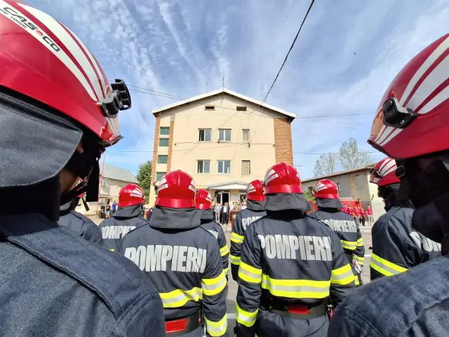 Foto FOTO. Ziua Pompierilor, marcată la Slatina cu porţi deschise şi înaintări în grad