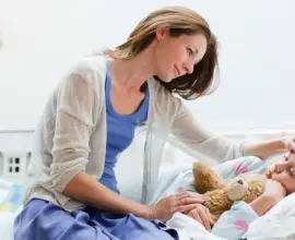 Foto Părinţii au dreptul la concediu pentru îngrijirea copilului bolnav cu vârsta până la 12 ani