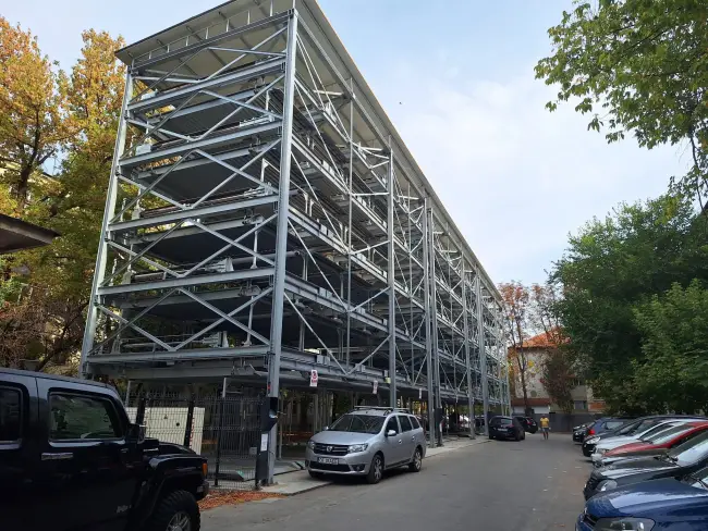 Foto Se fac teste la cele două parcări „puzzle” din Slatina. Când ar putea fi date în folosinţă