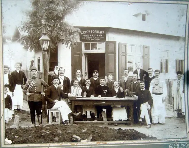 Foto File de istorie: Vara anului 1922 şi vizita Reginei Maria la Moşia Ştirbei, azi comuna Iancu Jianu