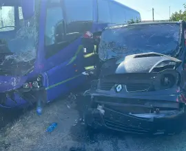 Foto Accident cu un autocar şi autoutilitară implicate, la Recea (FOTO)