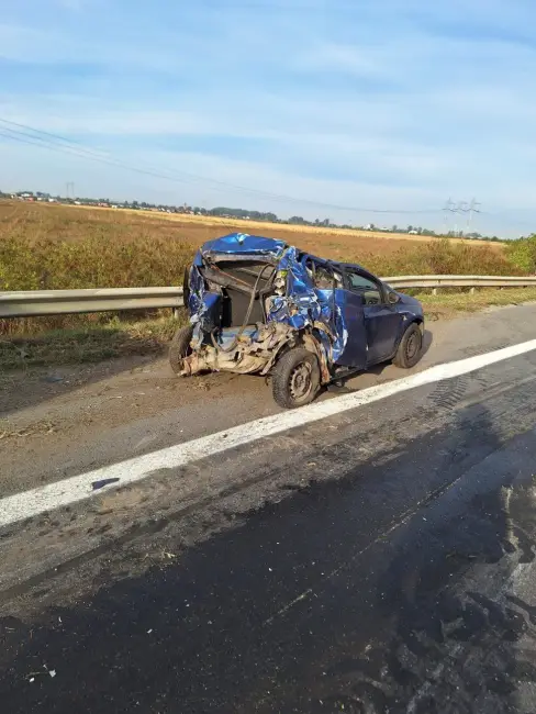 Foto Trafic blocat pe Autostrada A1, circulaţia deviată spre Capitală prin Bolintin Deal. Un autoturism, strivit între două TIR-uri