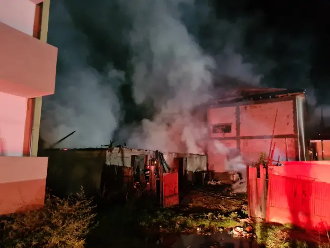 Foto Gospodărie din Corabia, cuprinsă de un incendiu (FOTO)