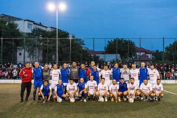Foto Spectacol fotbalistic în încheierea celei de a V-a ediţii a Ligii TSD Slatina. „Provincialii”, echipa câştigătoare a turneului organizat de tinerii sociali democraţi