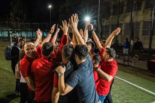 Foto Spectacol fotbalistic în încheierea celei de a V-a ediţii a Ligii TSD Slatina. „Provincialii”, echipa câştigătoare a turneului organizat de tinerii sociali democraţi