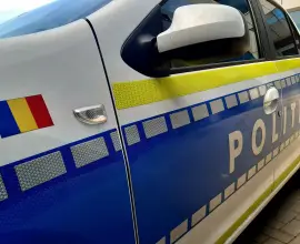 Foto Femeie lovită de o maşină, în Curtişoara. Victima găsită căzută pe stradă, iar şoferul este căutat după ce a fugit de la locul accidentului