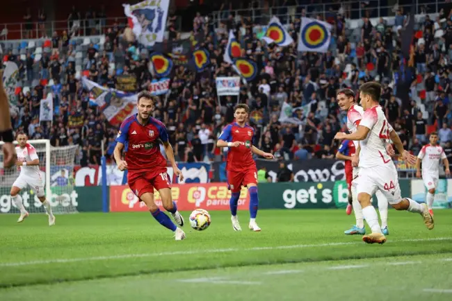 Foto CSM Slatina, remiză cu CSA Steaua Bucureşti, după un gol încasat în final de joc. „Ne-am retras şi le-am permis adversarilor să vină peste noi”