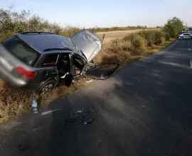 Foto Două persoane transportate la spital, în urma unui accident petrecut în afara localităţii Recea