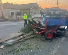 Foto Accident la Osica de Sus. O căruţă a fost lovită de un microbuz (VIDEO)