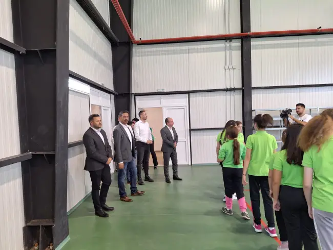 Foto FOTO. Sală de sport nouă la Şcoala „Vlaicu Vodă” Slatina. Primarul Emil Moţ a inaugurat investiţia de 3 milioane lei