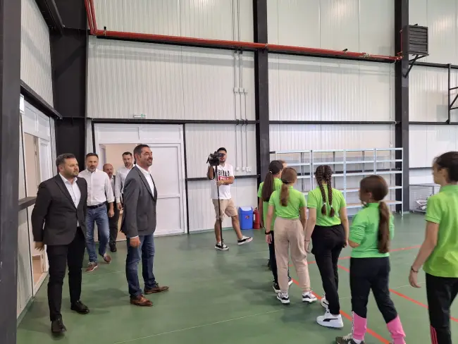 Foto FOTO. Sală de sport nouă la Şcoala „Vlaicu Vodă” Slatina. Primarul Emil Moţ a inaugurat investiţia de 3 milioane lei