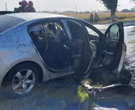Foto Autoturismul distrus de un incendiu, la Vlădila, este al prefectului Mario De Mezzo. La volan era şefa Cancelariei