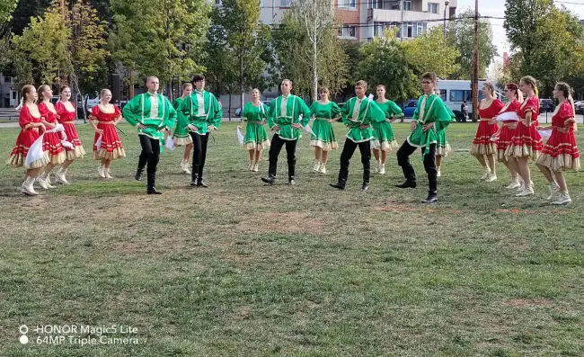 Foto Oltenii puseră iar vamă la Podul Olt Olt. Începe Festivalul „Oltenii &… Restu’ Lumii”, care se întinde până duminică (FOTO)