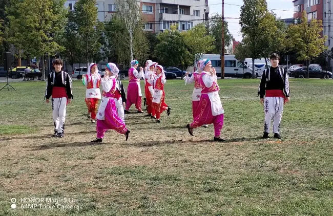 Foto Oltenii puseră iar vamă la Podul Olt Olt. Începe Festivalul „Oltenii &… Restu’ Lumii”, care se întinde până duminică (FOTO)