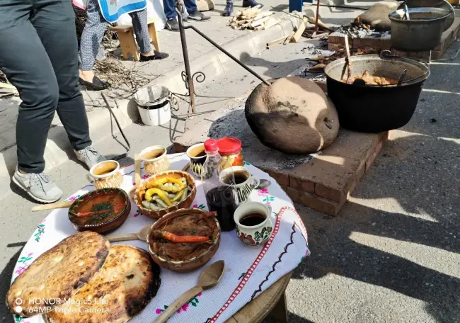 Foto Oltenii puseră iar vamă la Podul Olt Olt. Începe Festivalul „Oltenii &… Restu’ Lumii”, care se întinde până duminică (FOTO)