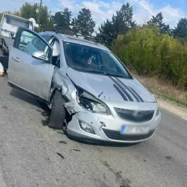 Foto FOTO. Accident cu două maşini implicate, la Găneasa