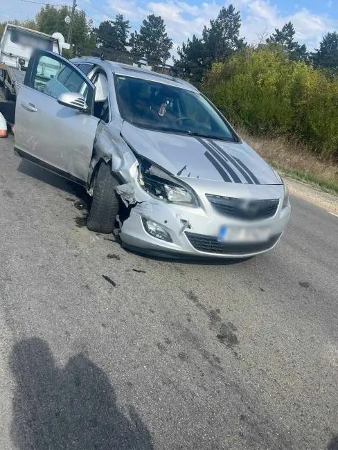 Foto FOTO. Accident cu două maşini implicate, la Găneasa