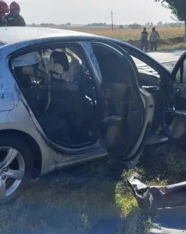 Foto Mașina prefectului de Olt care a luat foc azi nu avea asigurare RCA valabilă 