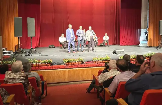 Foto Spectacol pentru seniori, oferit de Primăria Slatina şi CJ Olt (FOTO)