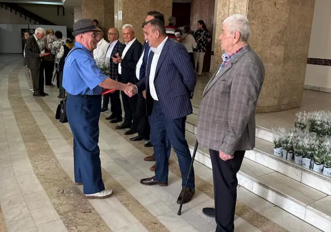 Foto Spectacol pentru seniori, oferit de Primăria Slatina şi CJ Olt (FOTO)