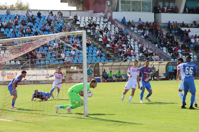 Foto FOTO. CSM Slatina pierde cu Buzău, la capătul unei partide cu multe ratări, inclusiv un penalty. Oprescu: „Nu meritam să pierdem”