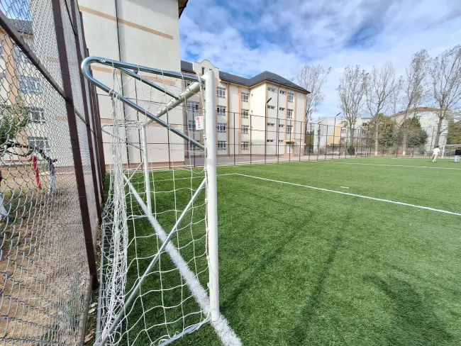 Foto Sală de sport şi teren sintetic moderne, la Liceul „Petre S. Aurelian” Slatina. Emil Moţ a inaugurat investiţiile Primăriei (FOTO)