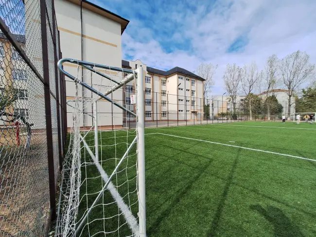 Foto Sală de sport şi teren sintetic moderne, la Liceul „Petre S. Aurelian” Slatina. Emil Moţ a inaugurat investiţiile Primăriei (FOTO)