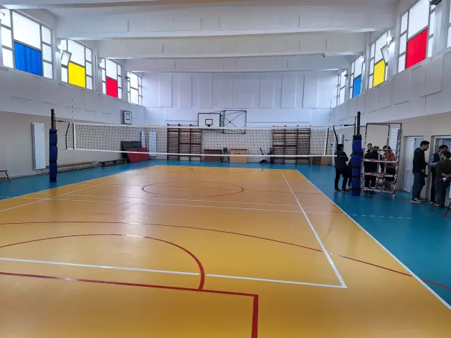 Foto Sală de sport şi teren sintetic moderne, la Liceul „Petre S. Aurelian” Slatina. Emil Moţ a inaugurat investiţiile Primăriei (FOTO)