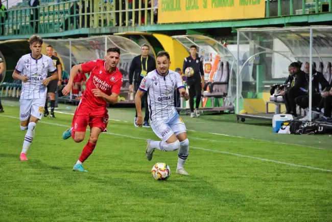 Foto FOTO. CSM Slatina scapă printre degete victoria cu FC Argeş. Oprescu, dezamăgit după pierderea altor puncte în final de joc