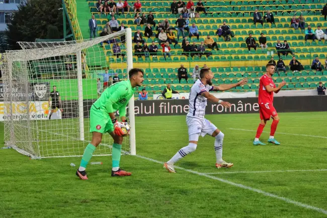 Foto FOTO. CSM Slatina scapă printre degete victoria cu FC Argeş. Oprescu, dezamăgit după pierderea altor puncte în final de joc