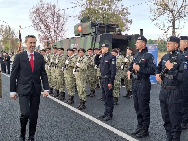 Foto Ziua Armatei, umbrită de proasta organizare a Prefecturii Olt. Reprezentanţii instituţiilor din judeţ nu au fost invitaţi la eveniment, iar de la PNL Olt n-a venit nimeni (FOTO)