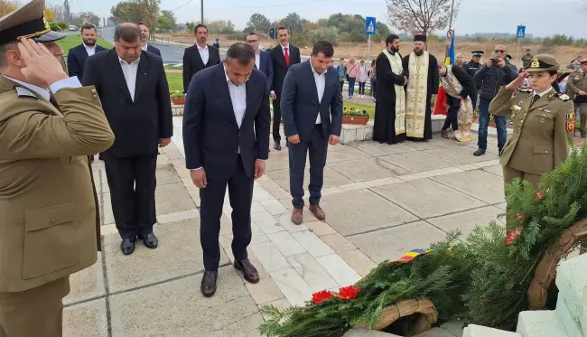 Foto Ziua Armatei, umbrită de proasta organizare a Prefecturii Olt. Reprezentanţii instituţiilor din judeţ nu au fost invitaţi la eveniment, iar de la PNL Olt n-a venit nimeni (FOTO)