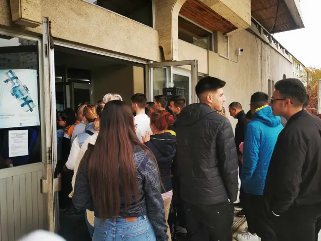 Foto VIDEO&FOTO. Peste 800 de locuri de muncă vacante în Olt. Puţine persoane s-au prezentat la Bursa Locurilor de Muncă pentru Absolvenţi