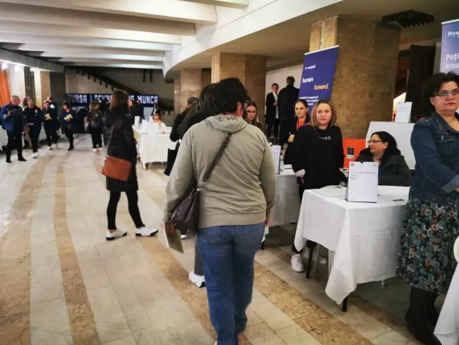 Foto VIDEO&FOTO. Peste 800 de locuri de muncă vacante în Olt. Puţine persoane s-au prezentat la Bursa Locurilor de Muncă pentru Absolvenţi