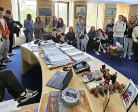 Foto FOTO. „Şcoala Altfel”, la sediul CJ Olt. Peste 50 de elevi ai Liceului Titulescu din Slatina, faţă în faţă cu preşedintele Marius Oprescu