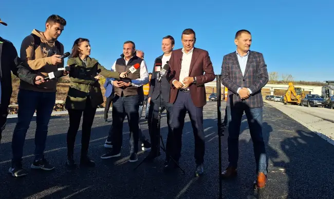 Foto Ministrul Sorin Grindeanu: Tronsonul 3 al DEx Craiova-Piteşti (Valea Mare-Coloneşti), dat în circulaţie luna viitoare. FOTO&VIDEO