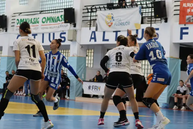 Foto    FOTO&VIDEO. CSM Slatina învinge, scor 35-28, Unirea Slobozia, prima echipă ce a pus probleme jucătoarelor lui Attila Horvath