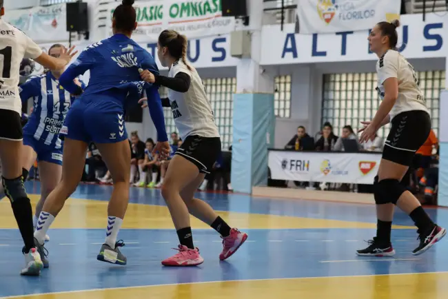 Foto    FOTO&VIDEO. CSM Slatina învinge, scor 35-28, Unirea Slobozia, prima echipă ce a pus probleme jucătoarelor lui Attila Horvath