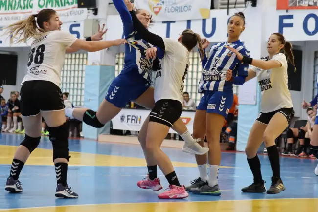 Foto    FOTO&VIDEO. CSM Slatina învinge, scor 35-28, Unirea Slobozia, prima echipă ce a pus probleme jucătoarelor lui Attila Horvath