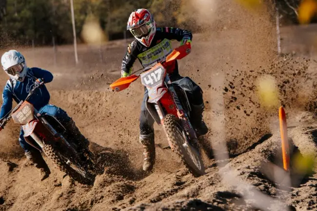 Foto Zeci de amatori de motocross şi enduro, la Motocross Cup, organizată la Voineasa (FOTO&VIDEO)