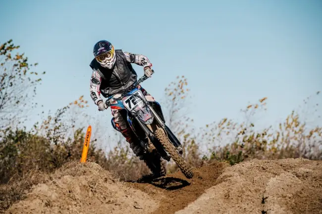 Foto Zeci de amatori de motocross şi enduro, la Motocross Cup, organizată la Voineasa (FOTO&VIDEO)