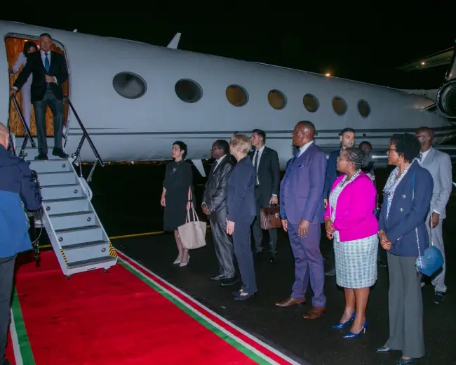 Foto Primele imagini cu preşedintele Klaus Iohannis în turneul din Africa. Kenia, prima ţară vizitată. FOTO