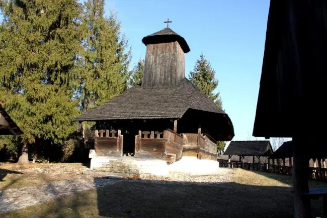 Foto Biserica de lemn de la Leleasca, încă neinclusă în patrimoniul UNESCO (FOTO)