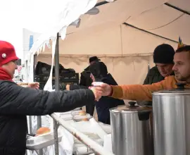 Foto Primăria Slatina oferă gratuit 1.000 de porţii de fasole cu cârnaţi, de 1 Decembrie. Evenimentul, finanţat prin sponsorizări