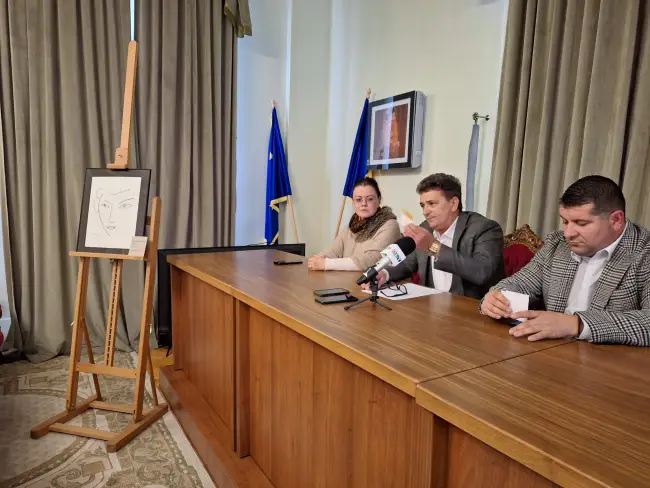 Foto Metodă inedită pentru atragerea de vizitatori, la Muzeul Judeţean Olt. Litografie semnată de un celebru pictor francez, oferită în urma unei tombole (FOTO)