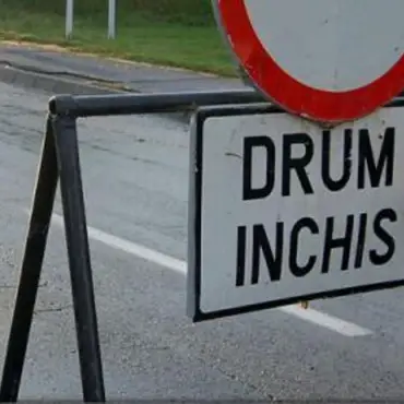 Foto Trafic închis pe un drum judeţean care trece prin Piatra-Olt