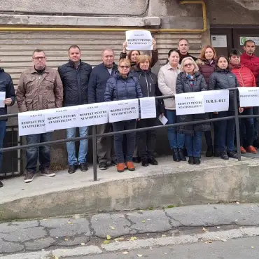 Foto Protest spontan al angajaţilor Direcției Regionale de Statistică Olt. Oamenii sunt nemulţumiţi de salarii